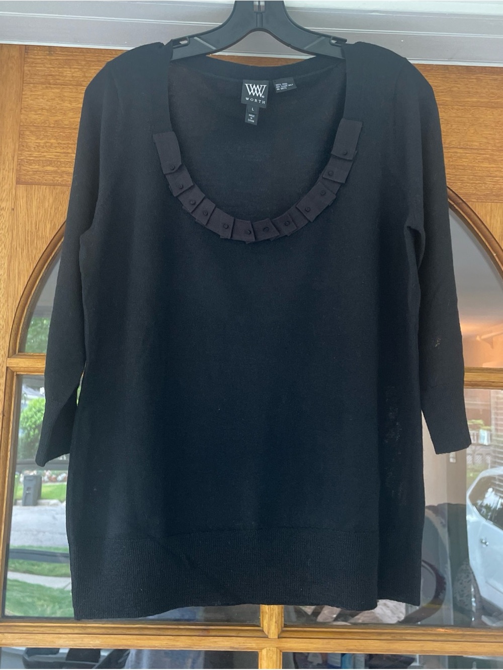 Worth New York Women’s Black Scoop Neck Wool Sweater Size Large